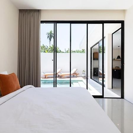 The R Villa Kaba - Incl. Motorbikes Seminyak Exterior foto