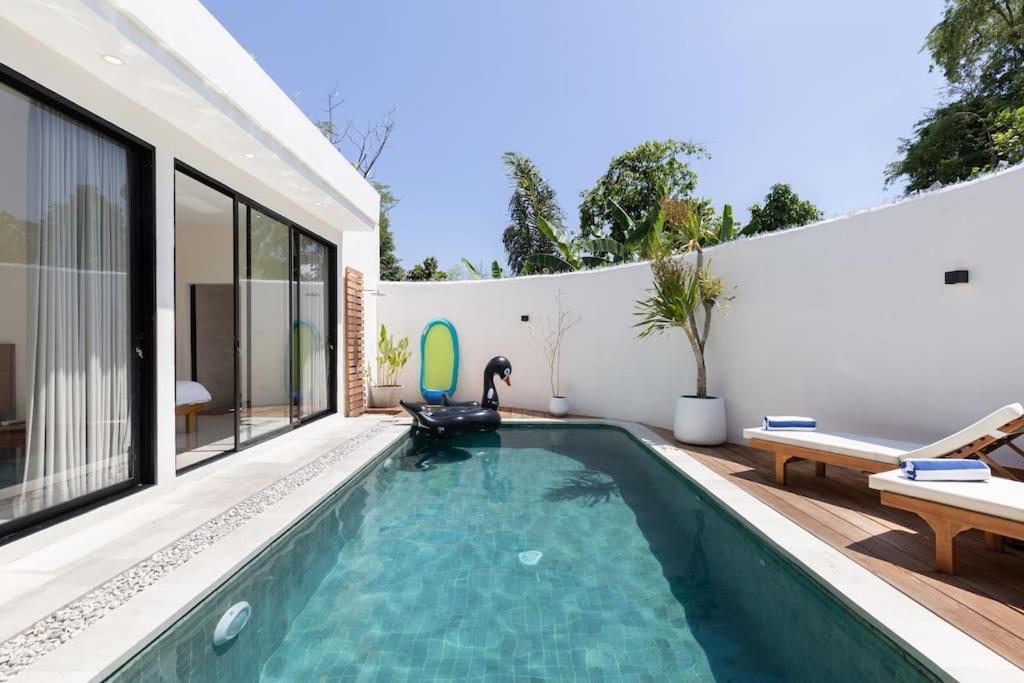 The R Villa Kaba - Incl. Motorbikes Seminyak Exterior foto