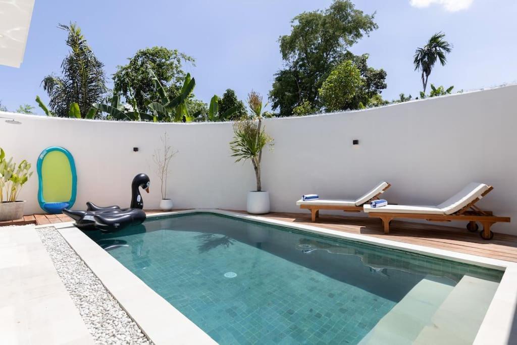 The R Villa Kaba - Incl. Motorbikes Seminyak Exterior foto
