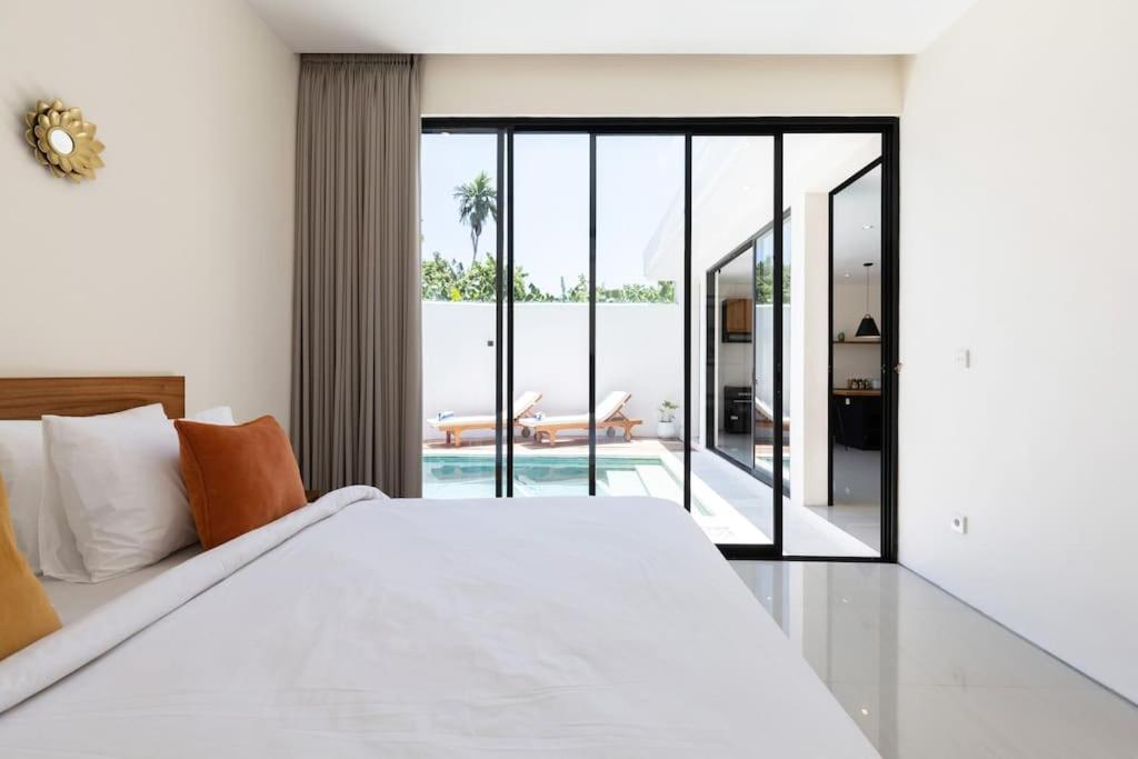 The R Villa Kaba - Incl. Motorbikes Seminyak Exterior foto