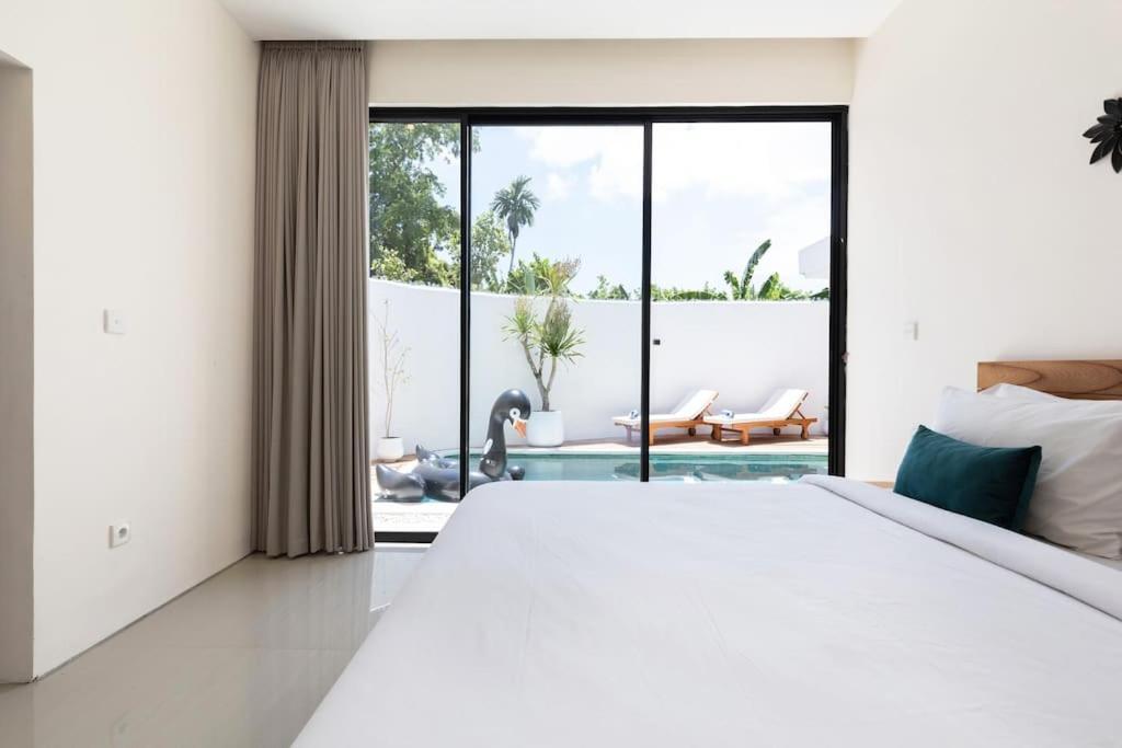 The R Villa Kaba - Incl. Motorbikes Seminyak Exterior foto