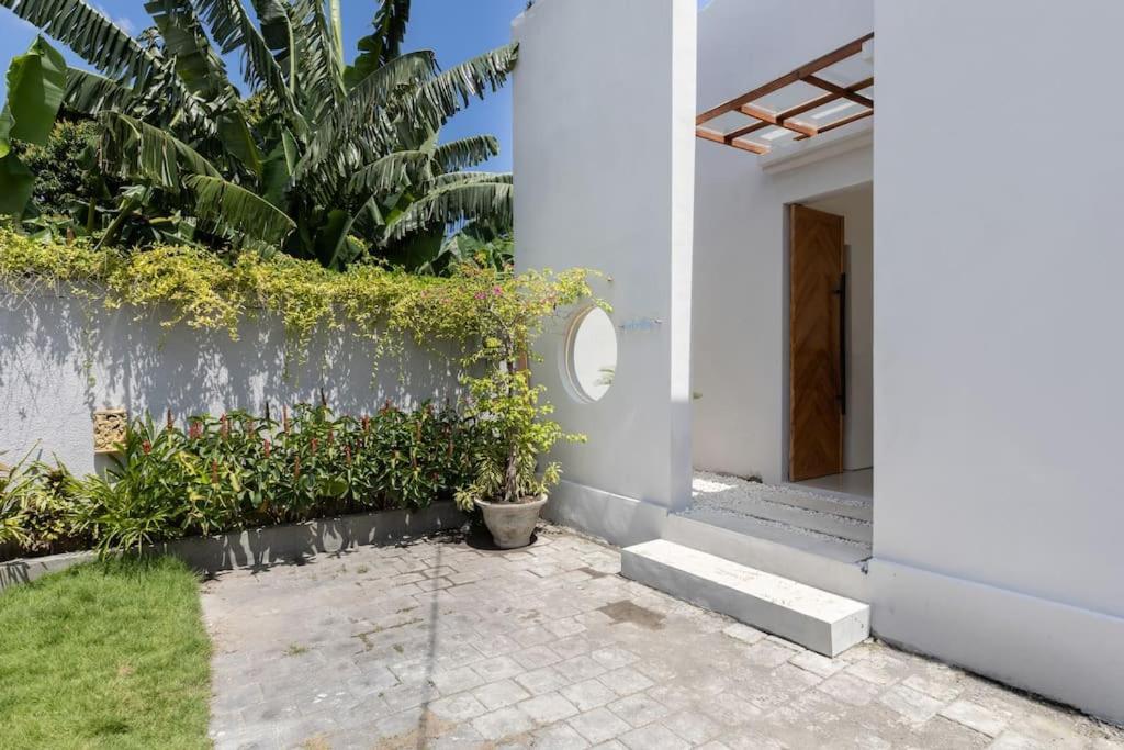 The R Villa Kaba - Incl. Motorbikes Seminyak Exterior foto